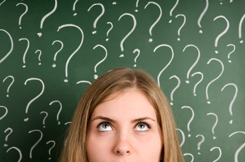 Femme s'interroge