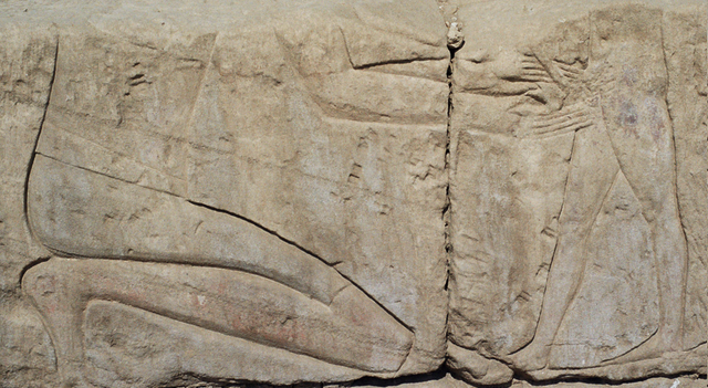 Gravure d'une circoncision Gravure d'une circoncision dans un temple égyptien